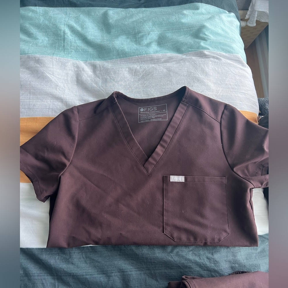 Women’s scrubs brand figs. Size xsmall non smoking. Like new.